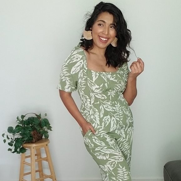 THE TROPICS OLIVE GREEN CREAM LEAF PRINT JUMPSUIT - Picture 6 of 9